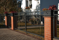 ZweiflÃ¼gelige Tore und Zaunsysteme aus Polen fÃ¼r planbare Bauprojekte