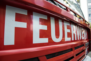  Feuerwehr sichert Dachstuhl in der ReinhardtstraÃe
