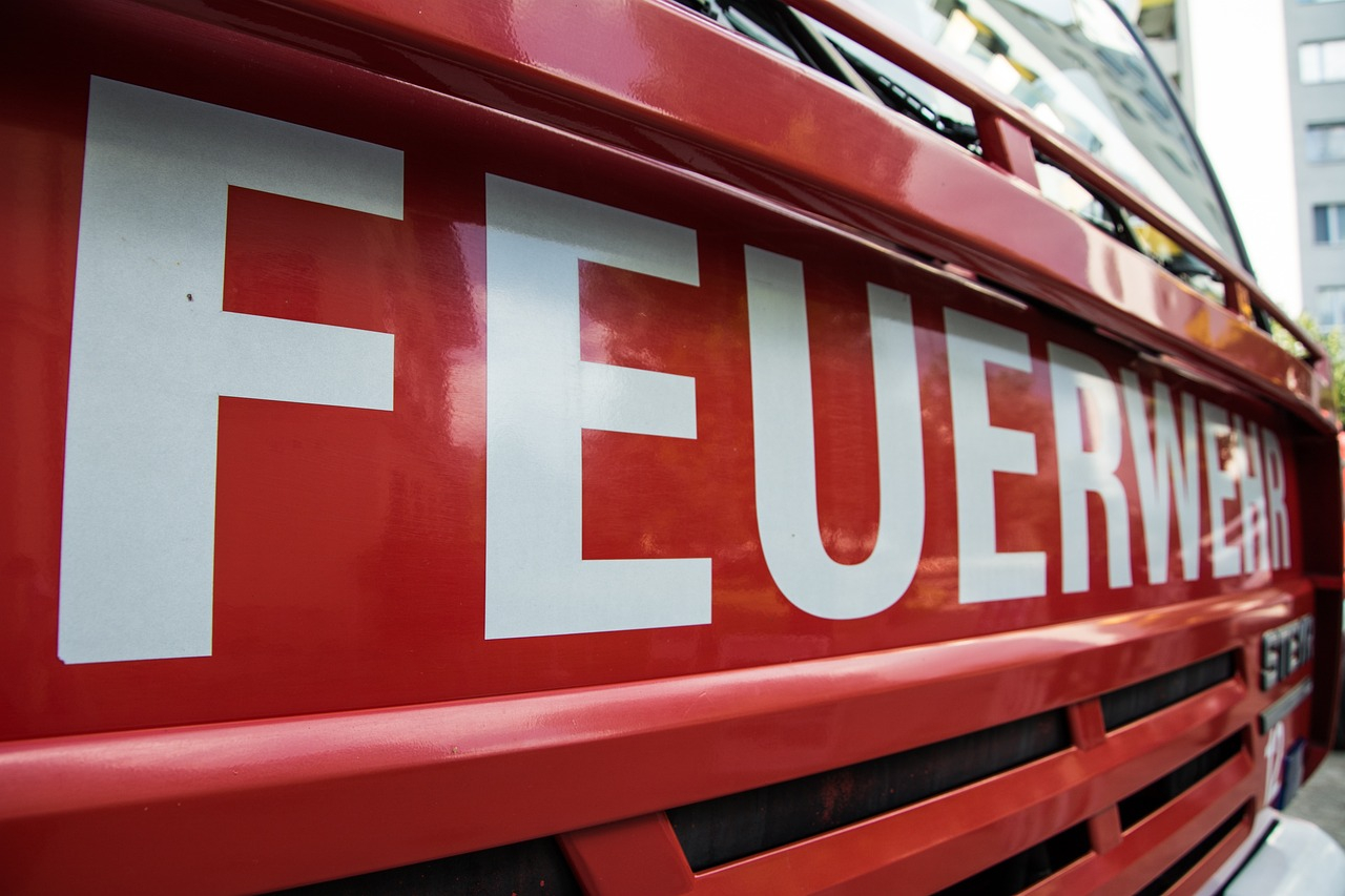  Feuerwehr sichert Dachstuhl in der ReinhardtstraÃe